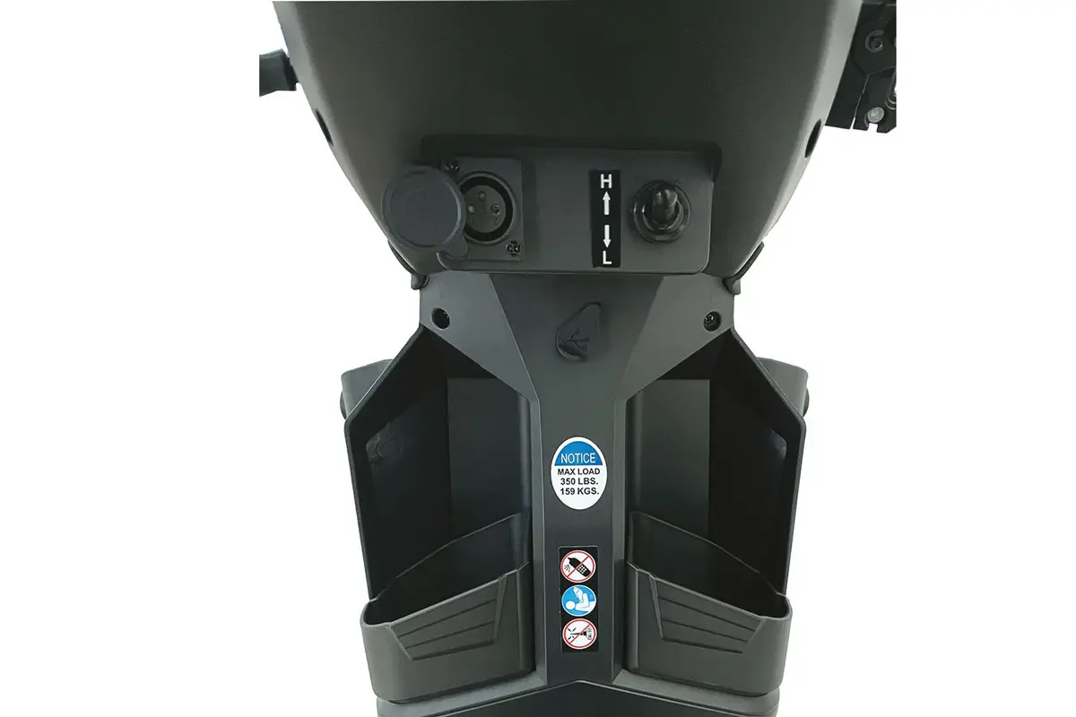 Sélecteur de mode de conduite, prise d'alimentation et port USB du CN230