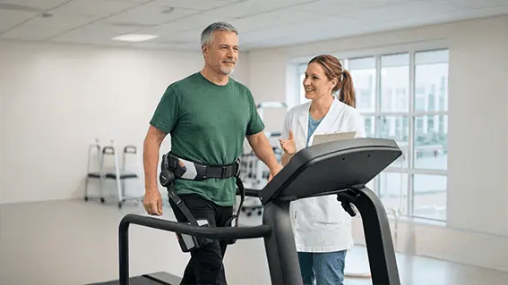 Rééducation à la marche avec l'exosquelette