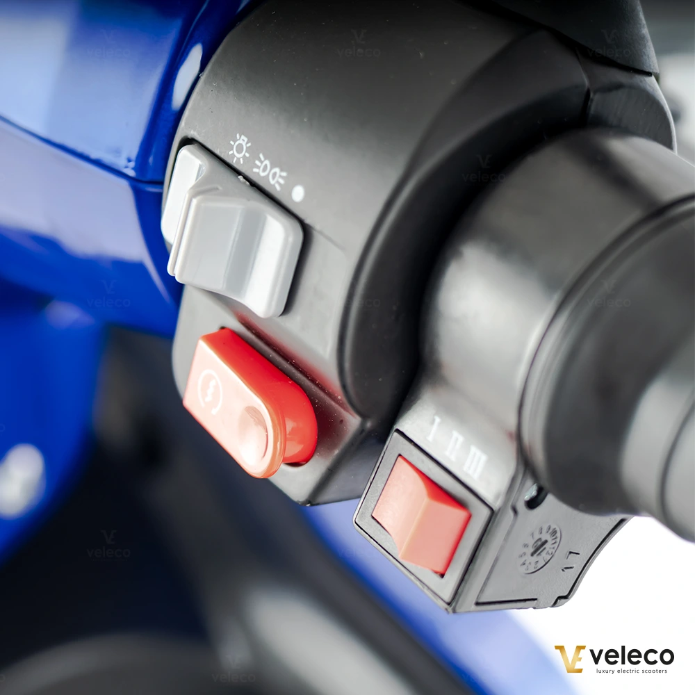 Veleco Faster - Commandes droite