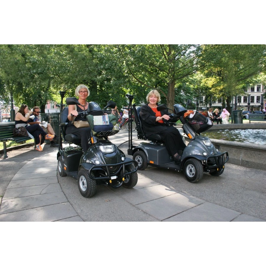 Balade en Mini Crosser dans un parc
