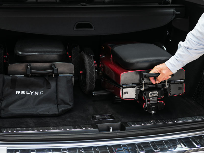 Relync R1 rangé dans le coffre d'une voiture