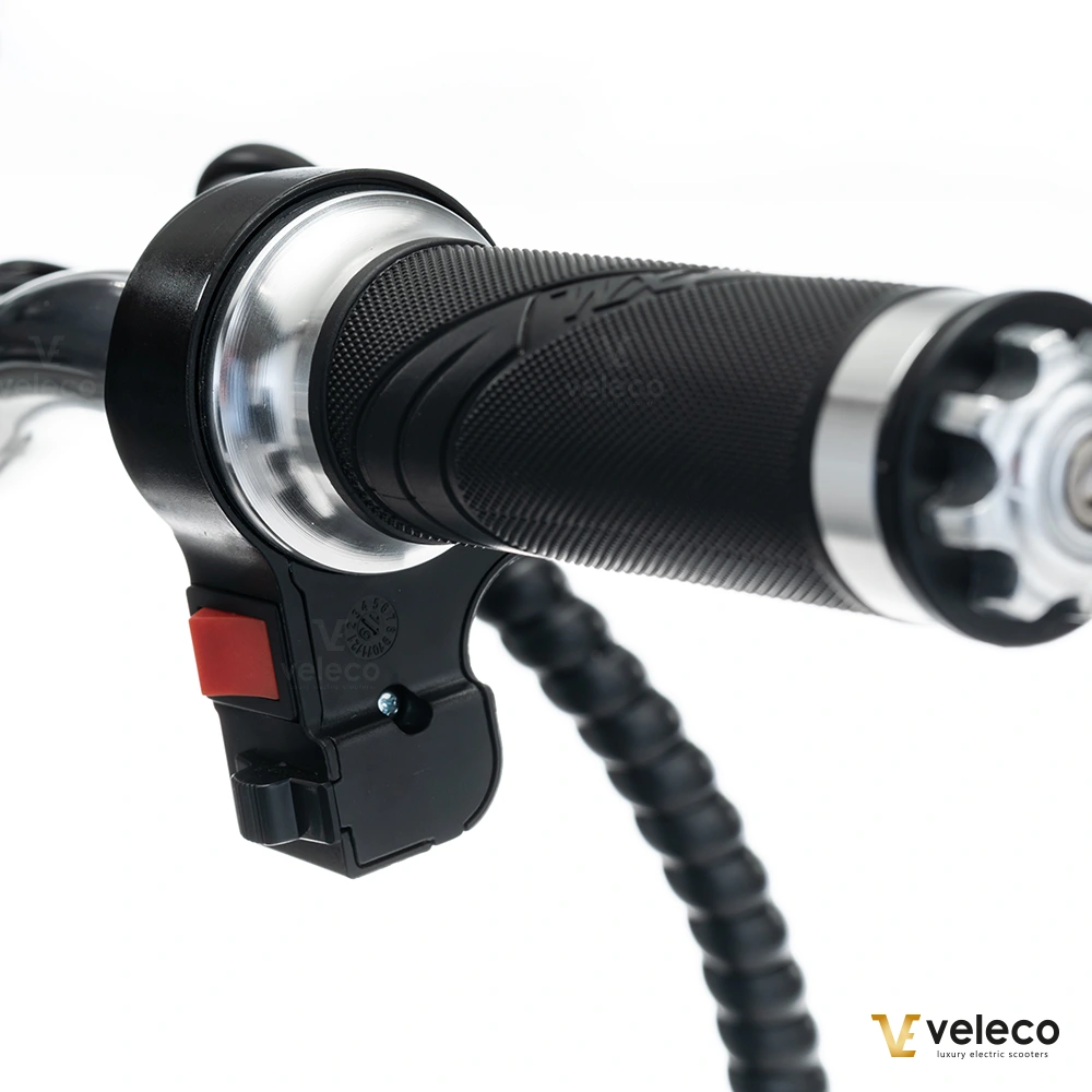 Veleco ZT16 : poignée d'accélération et marche arrière